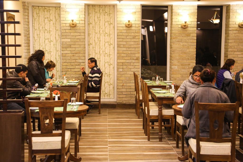 Da Yatra Courtyard Hotel Pokhara Zewnętrze zdjęcie