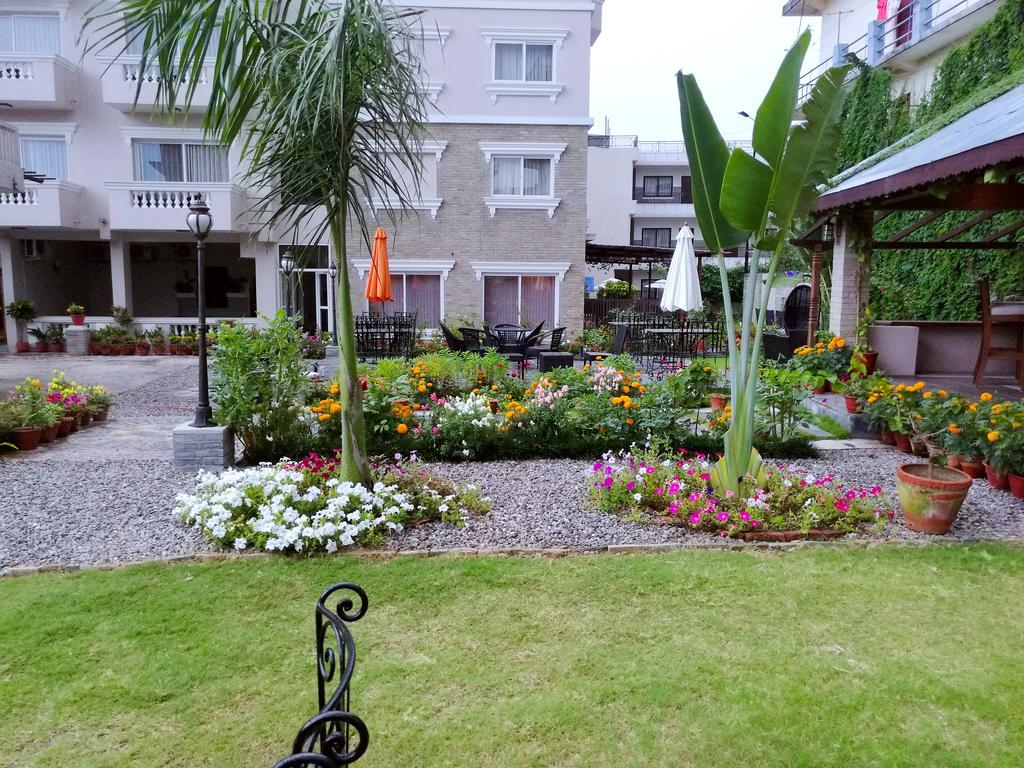 Da Yatra Courtyard Hotel Pokhara Zewnętrze zdjęcie