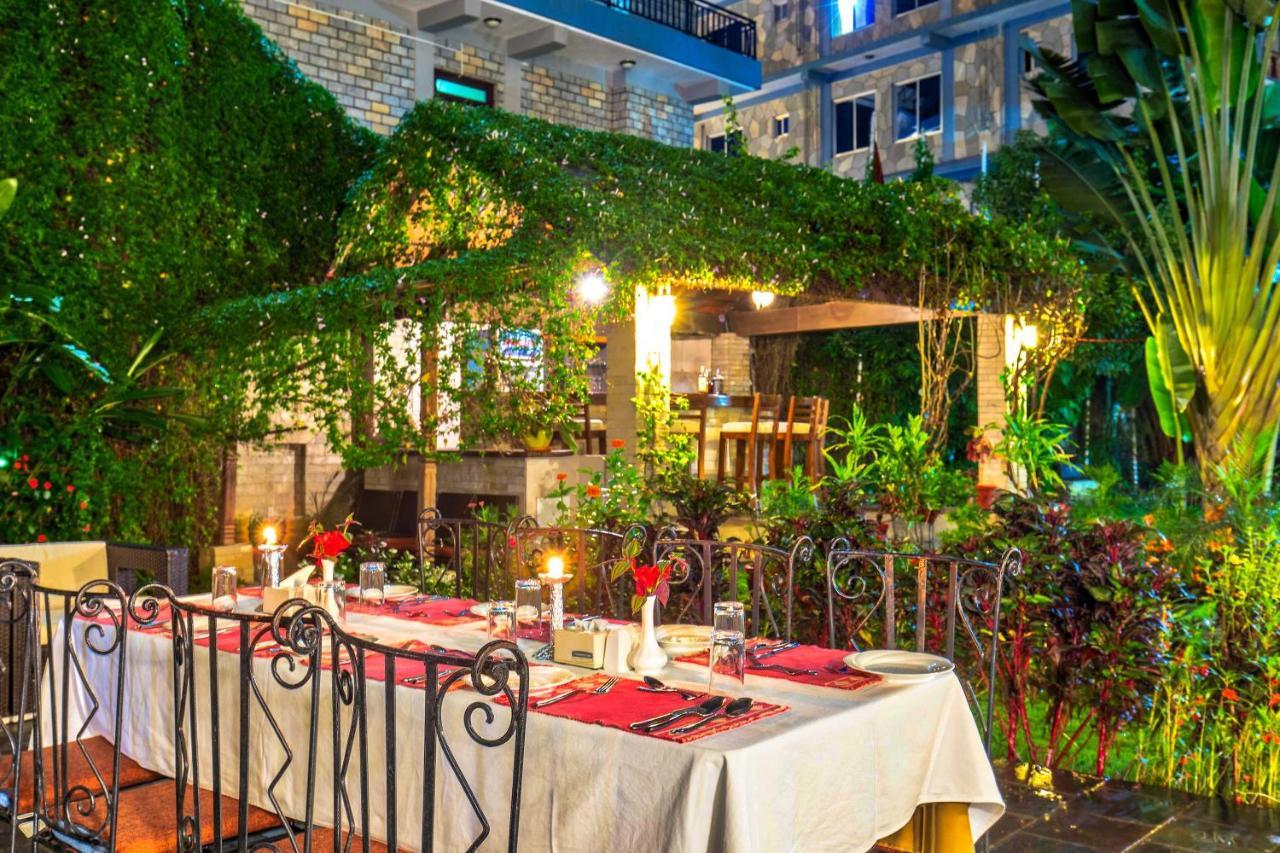 Da Yatra Courtyard Hotel Pokhara Zewnętrze zdjęcie