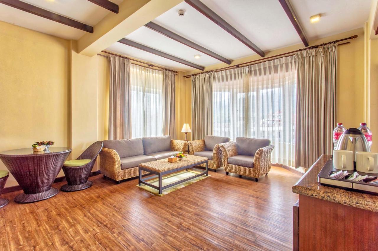 Da Yatra Courtyard Hotel Pokhara Zewnętrze zdjęcie